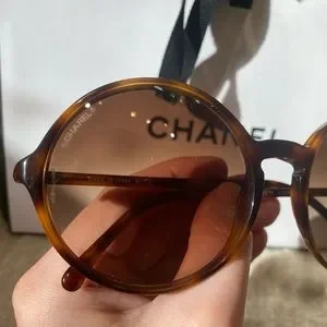 CHANEL | Accessories | 9s Y2k Chanel Tortoiseshell Round  display picture 1